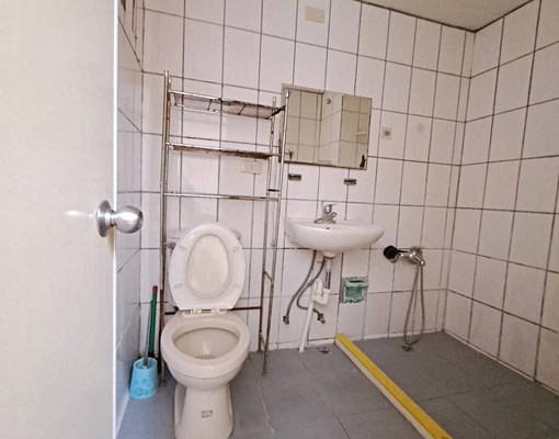 南區國光路兔兔窩簡餐頂樓公寓~三面大陽台 - Image 6