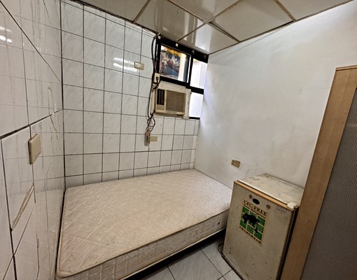⭐️板橋江子翠捷運🏢低價出租🏠近市場鬧區⭐️ - Image 2