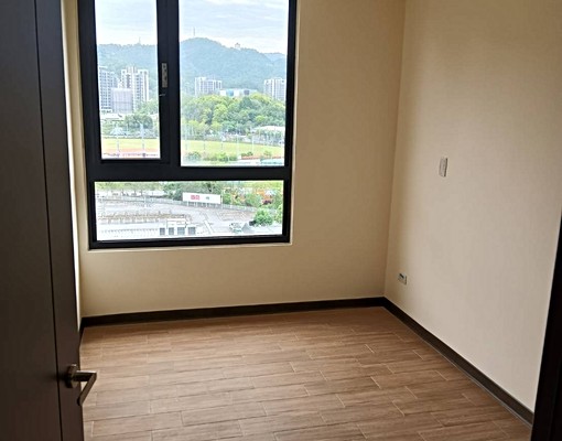 近海山捷運剛交屋全新四房樓層邊間採光好 - Image 2