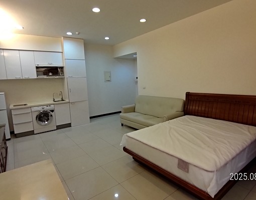 近高鐵/全屋高級實木傢俱/屋況新/含平車獨陽/橱櫃多/廁對外 - Image 7