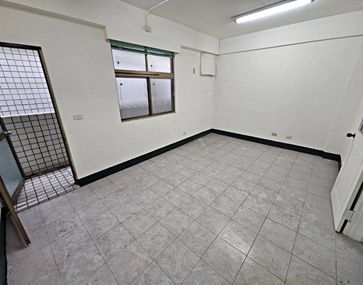 靠近麥當勞正陽明路上透天店面(B1-5F) - Image 13