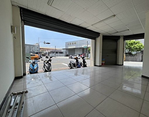 新市超值三角窗工作室店面 - Image 7