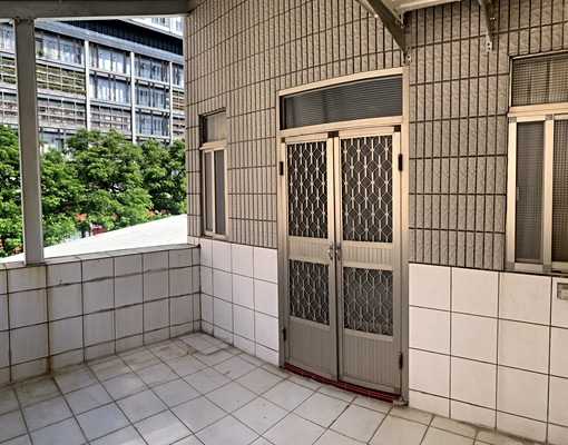 左營新光三越對面大陽台套房(可申請租屋補助) - Image 5