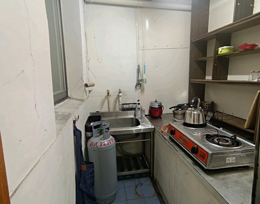 新埔捷運站附近可當辦公室或住家2樓 - Image 6
