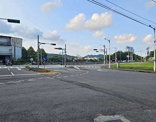 *七堵精巧大馬路邊一樓店面*洽許姐0911-968086 - Image 1