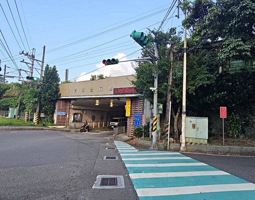 *七堵精巧大馬路邊一樓店面*洽許姐0911-968086 - Image 2