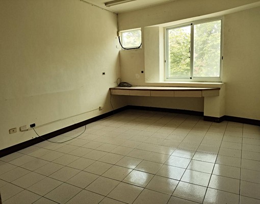 鄰文德國小正三角窗金店面(整棟) - Image 4