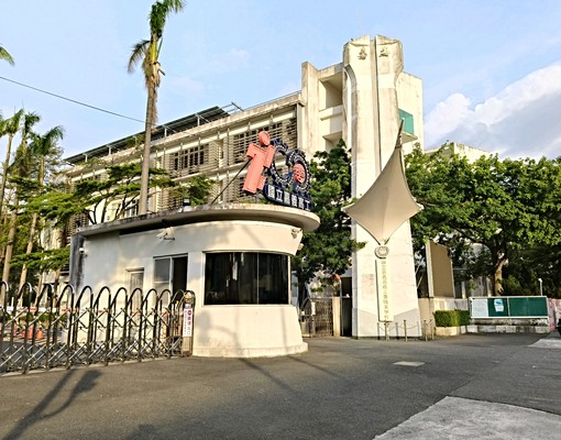 蛋黃學區*邊間大透天”裝潢全新* - Image 12