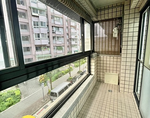 【凌群】可租補/免服務費/近捷運101站/雙陽台/可開伙 - Image 5