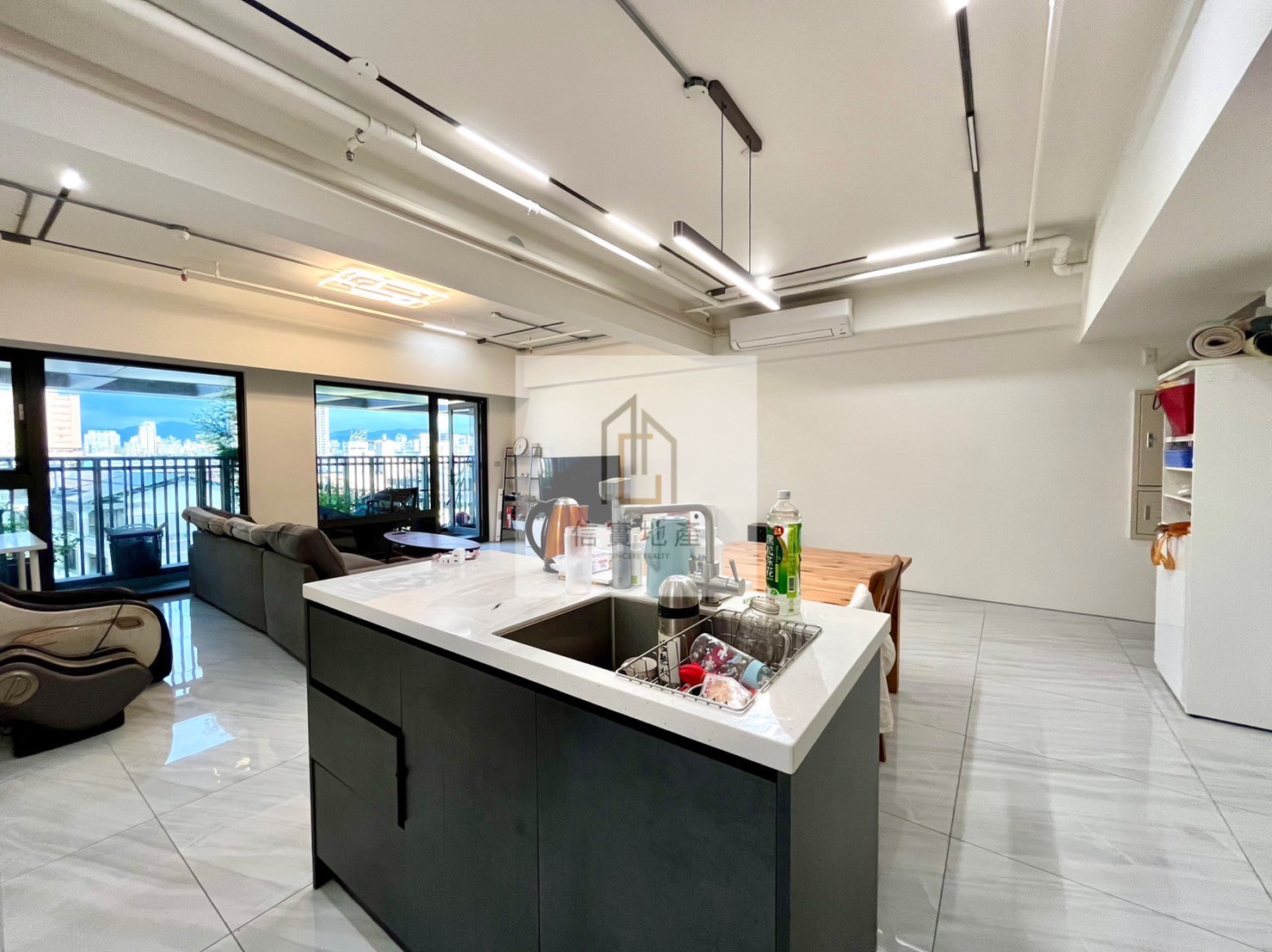 Ｑ妮出價談🌈水湳經貿國聚之碩四改三房B1雙平車