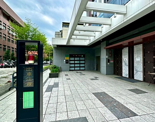 近饒河夜市松山捷運站新社區大樓一群義小吳 - Image 1