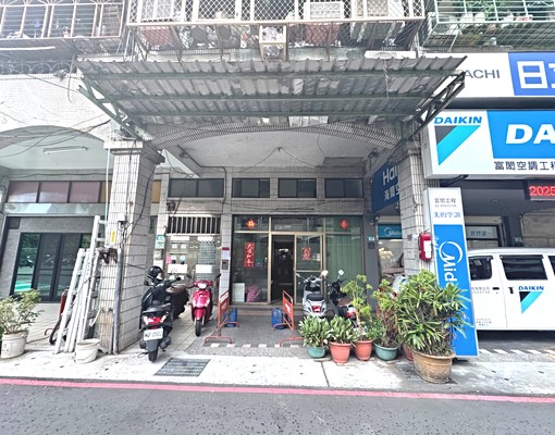 力行路二段1樓~使用空間大~有地下室~有夾層~門口可暫停小車 - Image 2