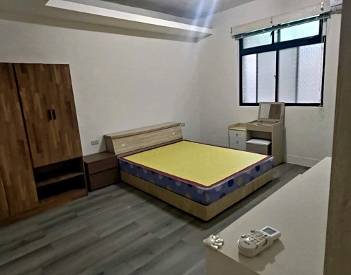 一大房一廳一衛有陽台可住兩人,情旅,小夫妻小寶貝,閨蜜 - Image 1