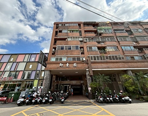 市中心雙百貨套房 - Image 1