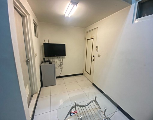 南屯/文心森林公園捷運站/精美透天/套房樓中樓 - Image 4