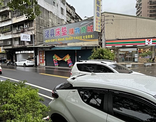 蘆洲永安南路二段第一排河畔,生活機能健全黃金公寓出租 - Image 2