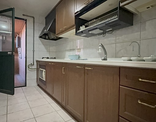 臻璽名宅-區公所旁巴洛克式建築,四房二廳二衛三陽台,平面車位 - Image 13