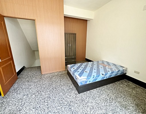 後勁夜市透天4房可租補,全屋重新翻修,有冷氣 - Image 15