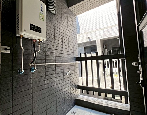48000竹南台積電周邊全新美裝潢透天雙車位車庫可立即入住 - Image 13