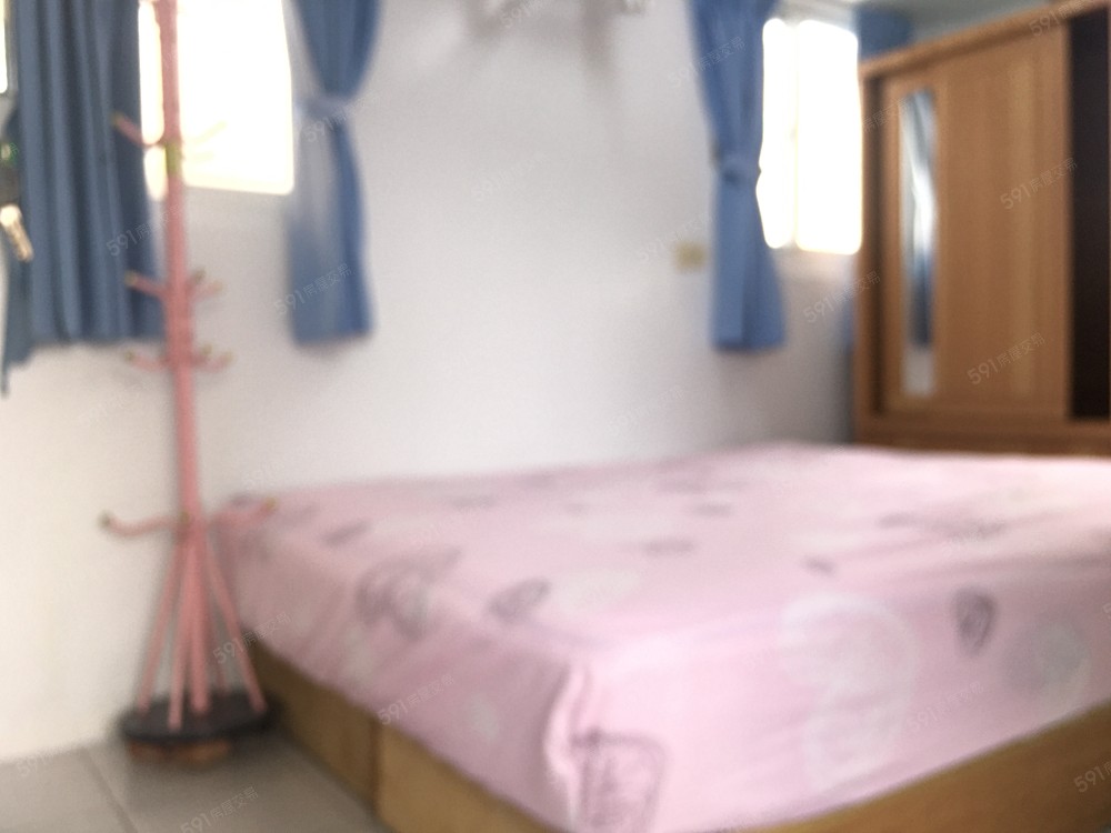 雙人床飯店式直筒共大三窗戶一小窗戶吊衣座衣櫃各一只