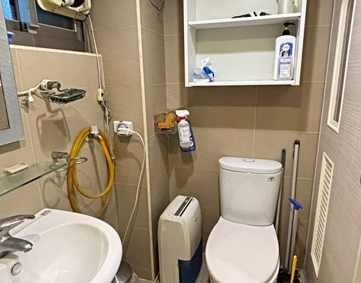 格局方正明亮寬敞,大樓整層面窗3大房分租 - Image 2
