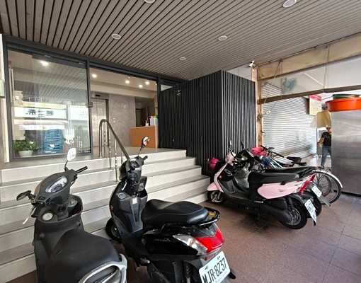 下樓北平商圈🔥室內10坪_有管理室/免追垃圾車/獨洗曬😎 - Image 9