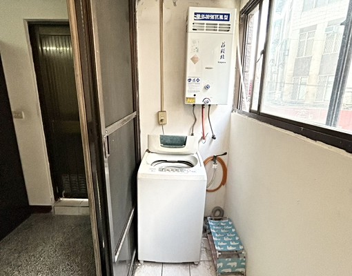 市中心近城隍廟便宜套房/獨立陽台洗衣機!限女生(隔壁也是女生 - Image 11