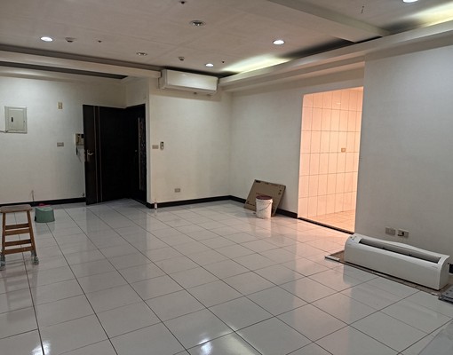 社宅/免服務費可租補/近學區/電梯採光兩房 - Image 1