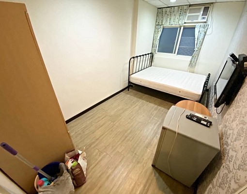 台北小巨蛋站、貓咪友善、外推窗曬衣 - Image 1