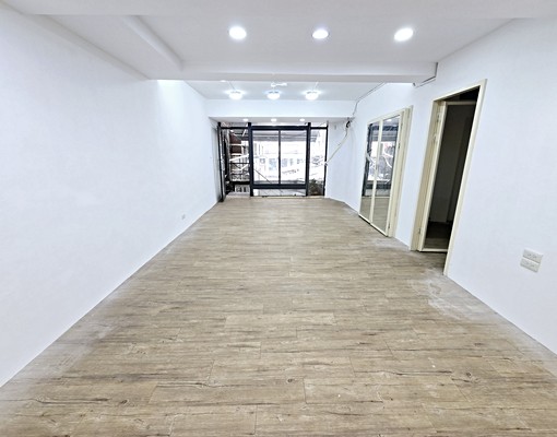 忠孝敦化7號出口步行2分鐘二樓邊間採光住家辦公大空間 - Image 2