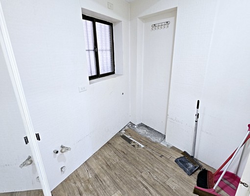 忠孝敦化7號出口步行2分鐘二樓邊間採光住家辦公大空間 - Image 5