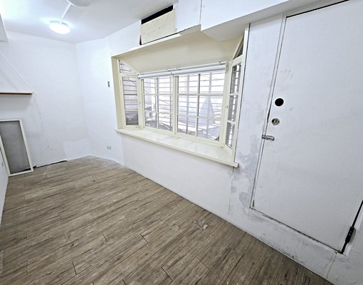 忠孝敦化7號出口步行2分鐘二樓邊間採光住家辦公大空間 - Image 6