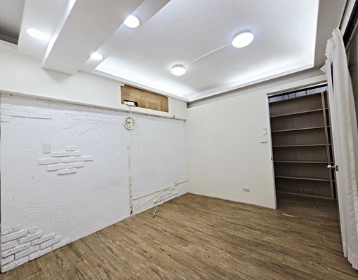 忠孝敦化7號出口步行2分鐘二樓邊間採光住家辦公大空間 - Image 10
