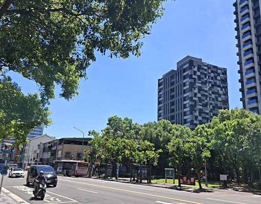 建國八德路口,坡道平面車位出租,夠高夠平夠安全 - Image 1