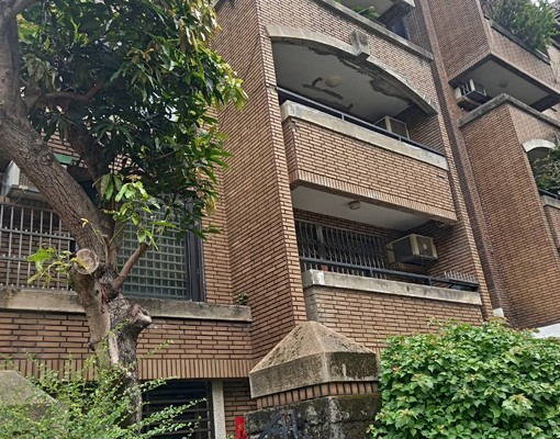 官巷.新生南路稀有案件釋出一樓大兩房.前後庭院 - Image 1