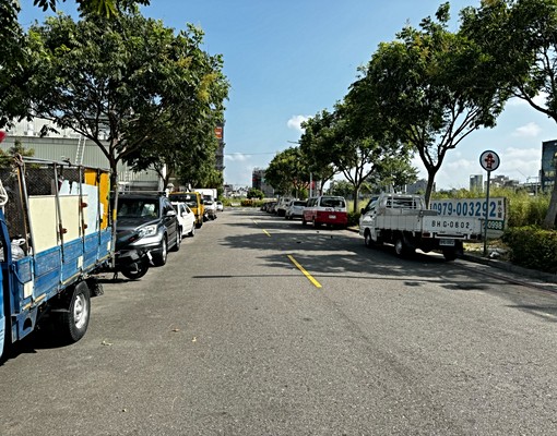 低總價!!衛道中學旁14期住一之一臨15米路建地面寬6米