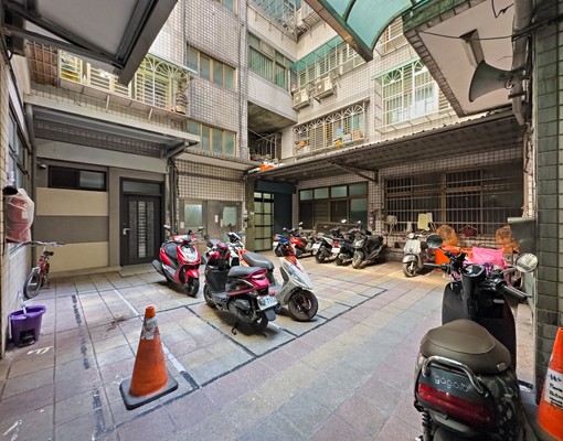 迴龍捷運站,電梯大樓雅房,有警衛、垃圾處理,可租補,輔大學生 - Image 10