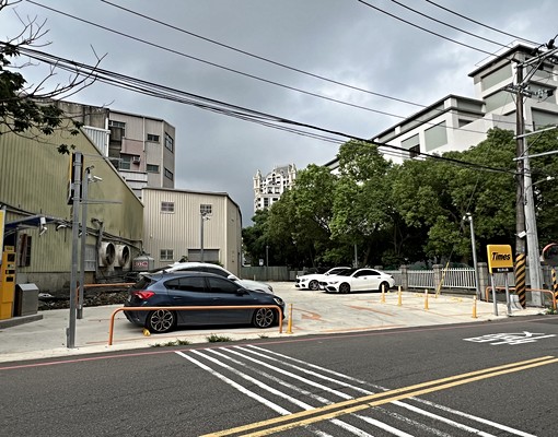 丹鳳捷運大路邊土地超大面寬可停貨櫃0933033986