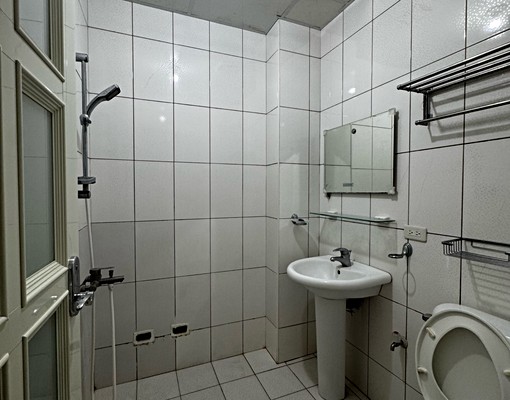 竹北家樂福旁美套房｜採光超好空間大-有其他間可挑 - Image 2