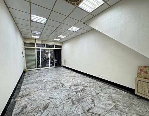 屏東市正博愛路上屋況優-新整金店住-可店可住 - Image 2