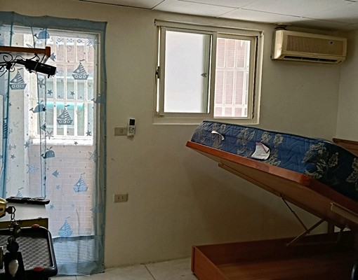 京鑽套房商圈中心個人陽台洗衣機備齊全大採光 - Image 1