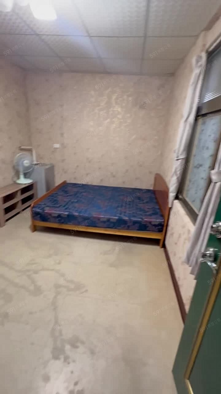 學生套房含網路水費第四台可租補報稅月租$5500起分離式冷氣 - Image 1