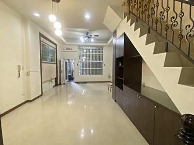 小榕女~降價了~專任成功商圈/登陽儷池臨路別墅