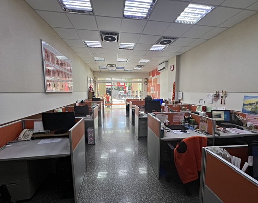 東勇街大地坪透天店面出租內附電梯 - Image 1