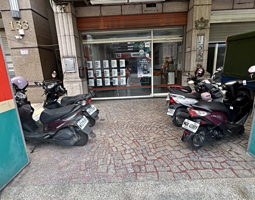 東勇街大地坪透天店面出租內附電梯 - Image 3
