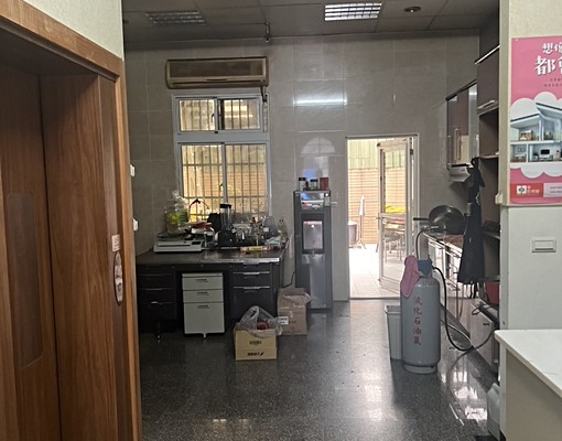 東勇街大地坪透天店面出租內附電梯 - Image 6