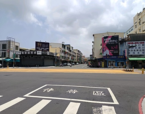 三民區正灣中街上可自住店面有停車位 - Image 1