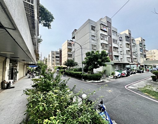 【南京路大面寬邊間一樓店面鄰衛武營】 - Image 2