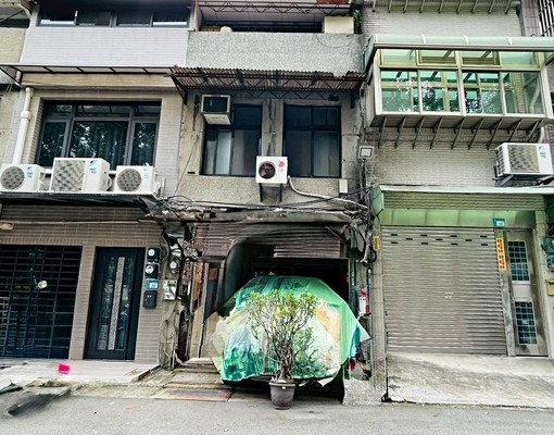 土地16坪未保登現有地上物