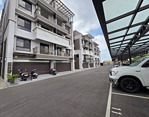文化平興商圈!海川蘊5社區型別墅!1樓併排雙車庫!免追垃圾車 - Image 2